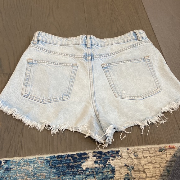 Zara light denim jean shorts. - Picture 3 of 5